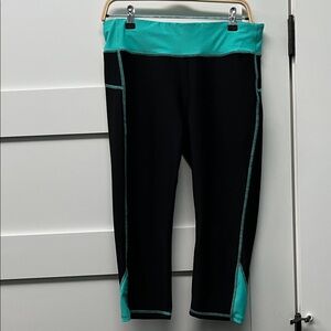 Xersion Black and Green Capri Workout Leggings
